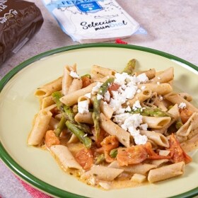 receta pasta integral con tomates y espárragos