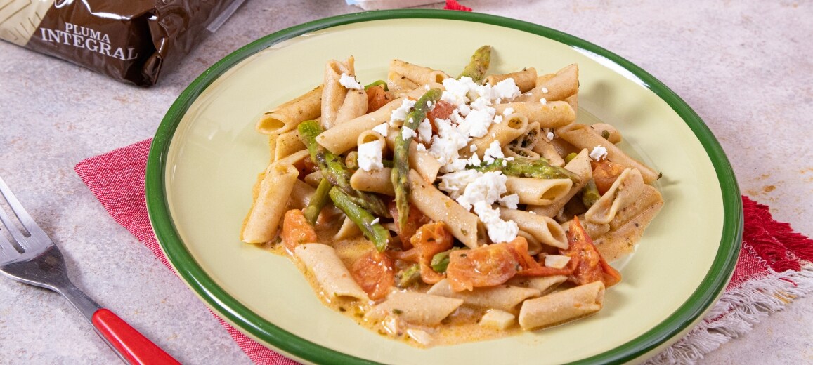 receta pasta integral con tomates y espárragos