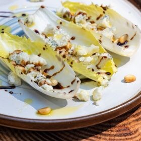 receta endivias rellenas de queso crema con encurtidos, nueces y limón