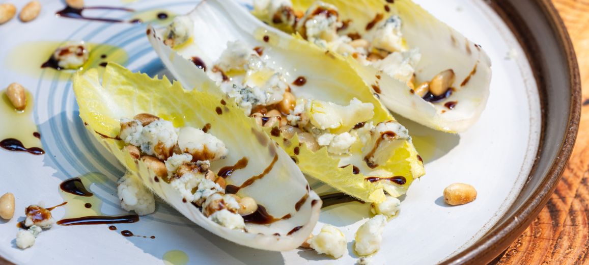 receta endivias rellenas de queso crema con encurtidos, nueces y limón