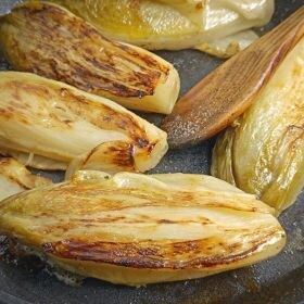 receta endivias a la plancha con salsa de cacahuete