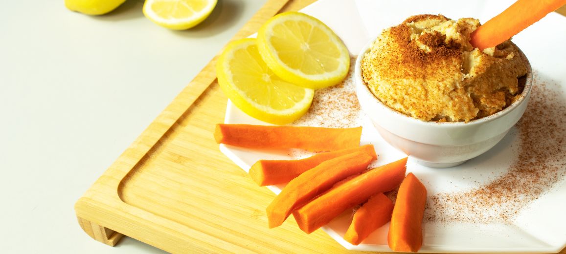 receta hummus de garbanzos con crudités de zanahoria