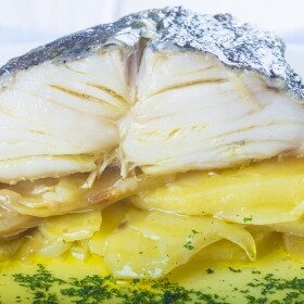 receta merluza al horno con aliño de guindilla y limón