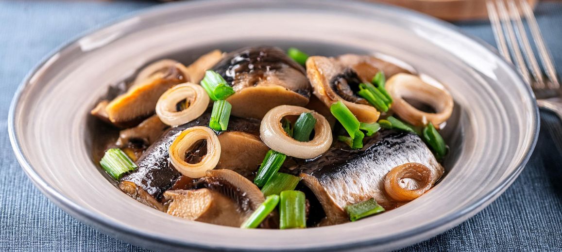 receta salteado de champiñones, cebolla, berenjena, puerro y caballa