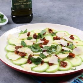 receta carpaccio de calabacín con tomates secos y queso parmesano