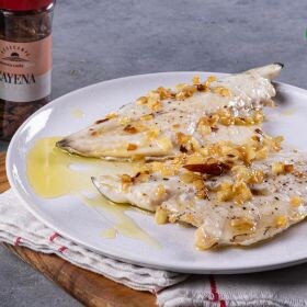 receta dorada a la bilbaína con ajo troceado y guindilla suave