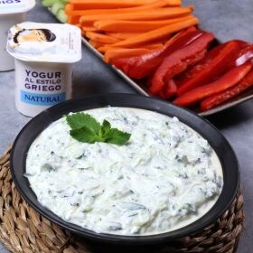 receta tzatziki con crudités